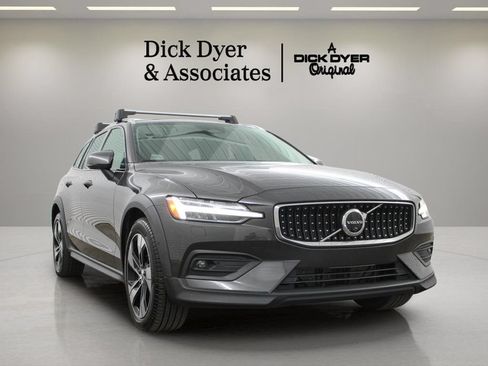 Certified 2023 Volvo V60 B5 Cross Country Plus w/ Climate Package AWD/4WD image 1