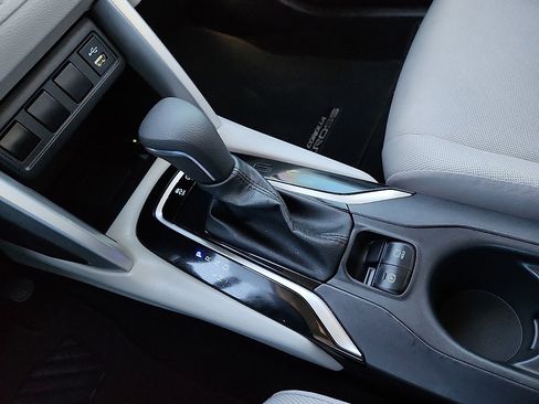 Used 2022 Toyota Corolla Cross LE image 12