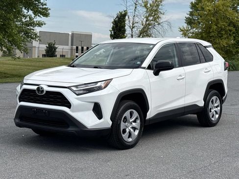 Used 2025 Toyota RAV4 LE AWD/4WD image 28