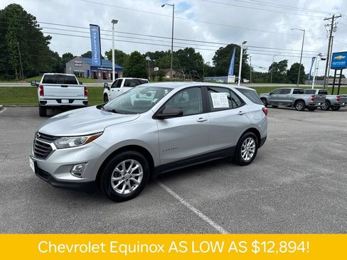 Used 2020 Chevrolet Equinox LS w/ LPO, Floor Liner Package FWD image 2