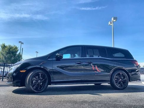 Used 2023 Honda Odyssey Sport image 5