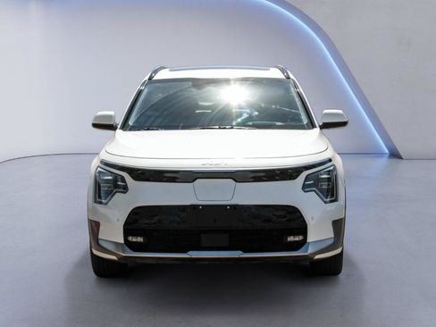 Used 2023 Kia Niro Wave FWD image 2