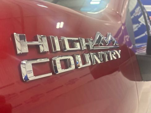Used 2024 Chevrolet Silverado 2500 High Country w/ High Country Premium Package AWD/4WD image 13
