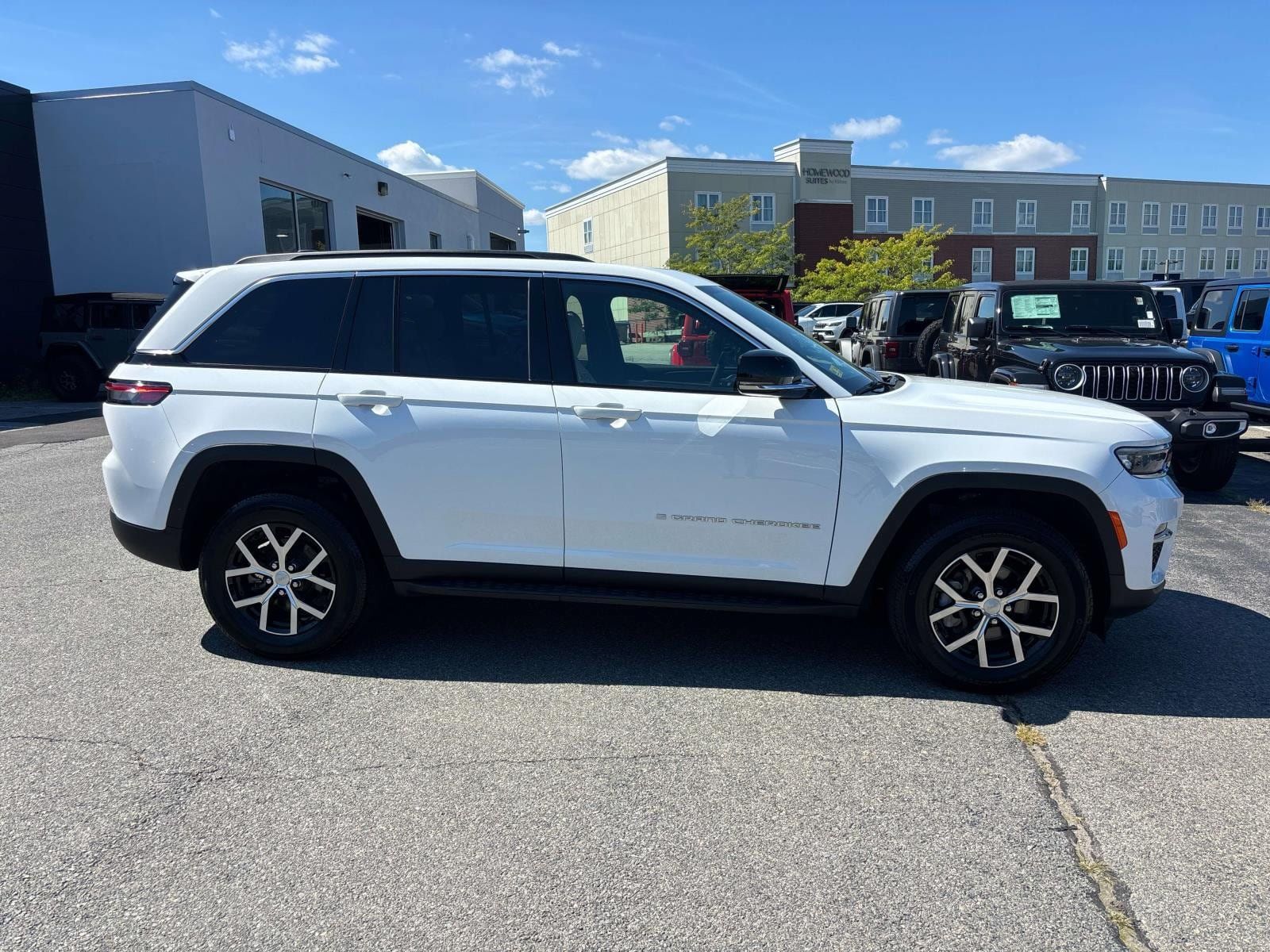 Certified 2024 Jeep Grand Cherokee Limited AWD/4WD image 2