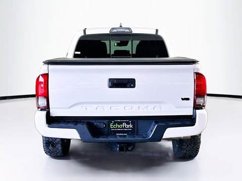 Used 2019 Toyota Tacoma TRD Sport AWD/4WD image 7