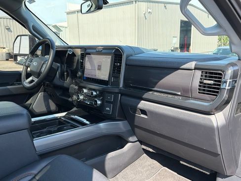 Used 2025 Ford F250 Lariat w/ Lariat Ultimate Package AWD/4WD image 16