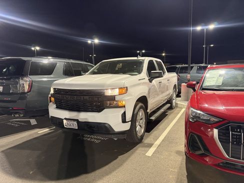 Used 2021 Chevrolet Silverado 1500 Custom image 3