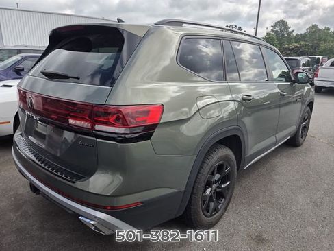 Used 2024 Volkswagen Atlas Peak Edition SE AWD/4WD image 4