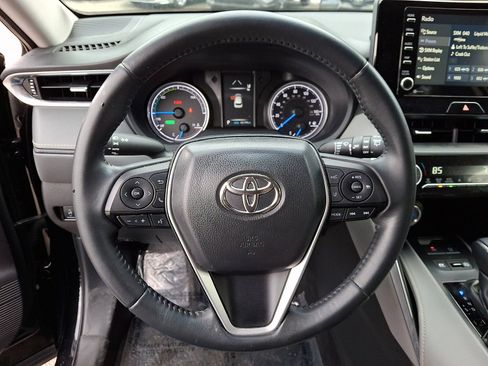 Used 2022 Toyota Venza LE image 19