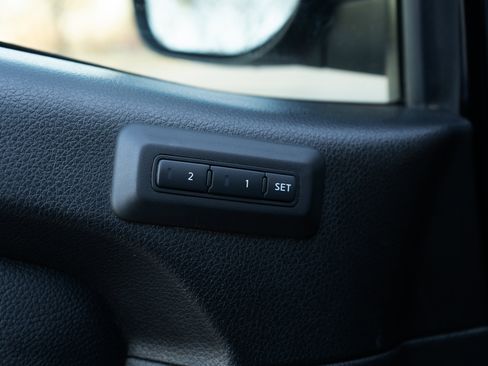 Used 2024 Nissan Titan PRO-4X w/ Pro-4x Convenience Package image 40