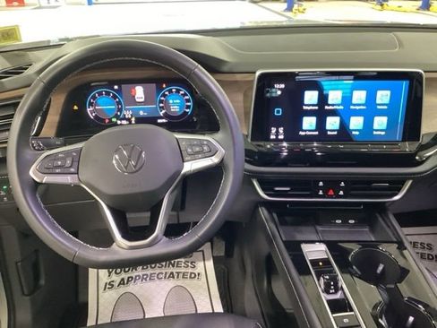 Used 2024 Volkswagen Atlas SE AWD/4WD image 6