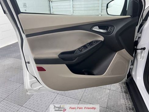 Used 2015 Ford Focus SE FWD image 22