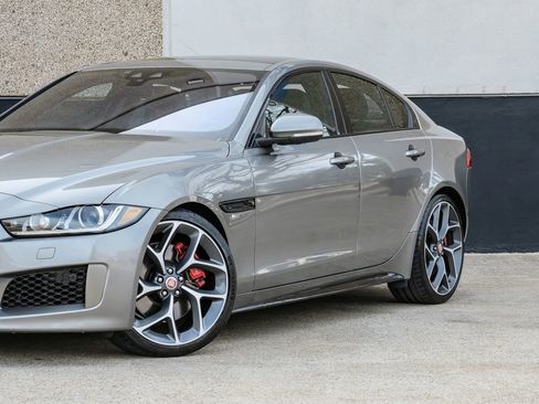 Used 2019 Jaguar XE S RWD image 3
