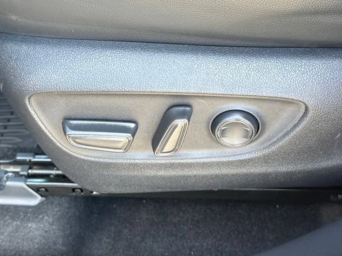 Used 2023 Toyota Highlander XLE AWD/4WD image 21