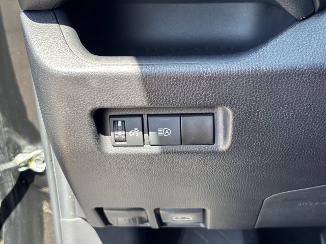Used 2025 Toyota RAV4 XLE FWD image 31