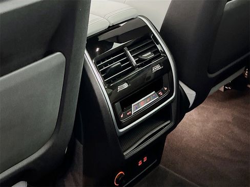 Used 2024 BMW X7 xDrive40i image 25