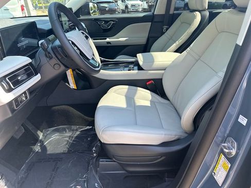 New 2026 Lincoln Aviator AWD w/ Jet Appearance Package image 10