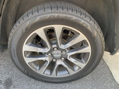 Used 2018 Jeep Grand Cherokee Overland image 10