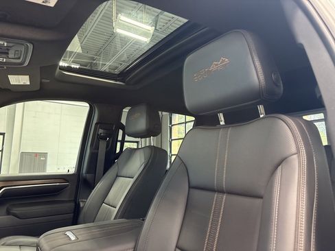 Used 2024 Chevrolet Silverado 2500 High Country image 32