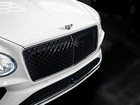 Used 2024 Bentley Bentayga AWD/4WD image 12