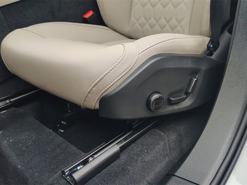 New 2026 Volvo XC90 B6 Plus image 11