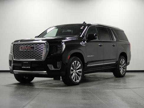 Used 2022 GMC Yukon XL Denali w/ Denali Ultimate Package AWD/4WD image 8