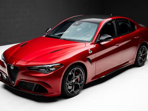 Used 2023 Alfa Romeo Giulia Quadrifoglio w/ Active Assist Plus Package RWD image 5