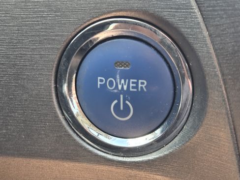 Used 2012 Toyota Prius Three FWD image 19