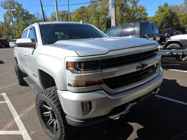 Used 2018 Chevrolet Silverado 1500 LT w/ All Star Edition AWD/4WD image 3