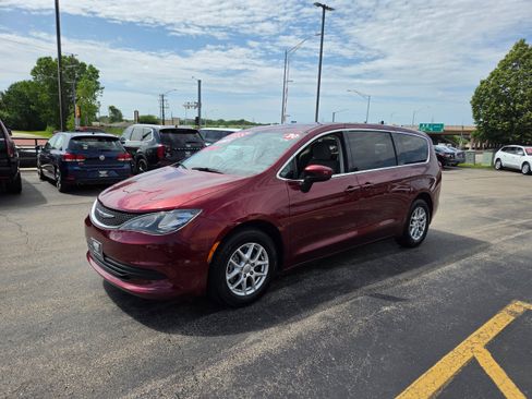 Used 2020 Chrysler Voyager LX w/ Cold Weather Group FWD image 3