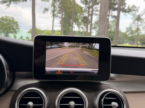 Used 2019 Mercedes-Benz GLC 300 4MATIC image 4