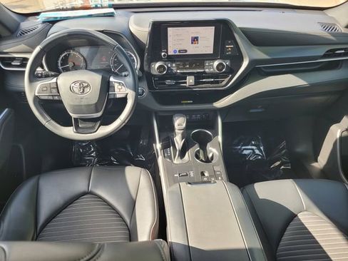 Used 2023 Toyota Highlander XSE FWD image 16