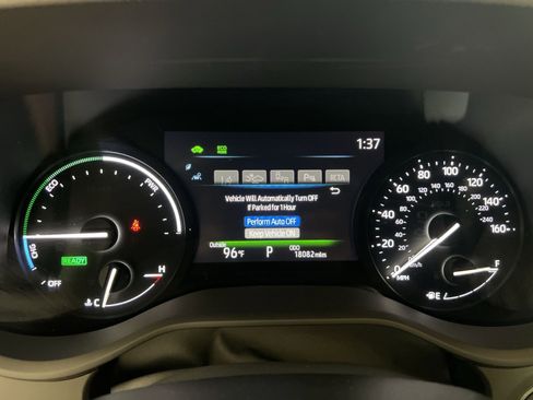 Used 2025 Toyota Sienna XLE image 18