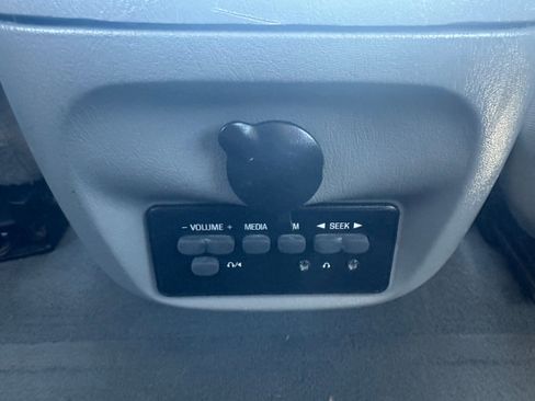 Used 2004 Ford Excursion XLT AWD/4WD image 27