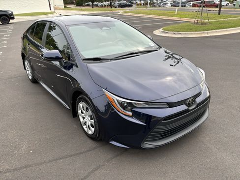 Used 2025 Toyota Corolla LE FWD image 2