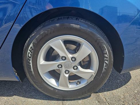 Used 2014 Hyundai Elantra SE FWD image 29