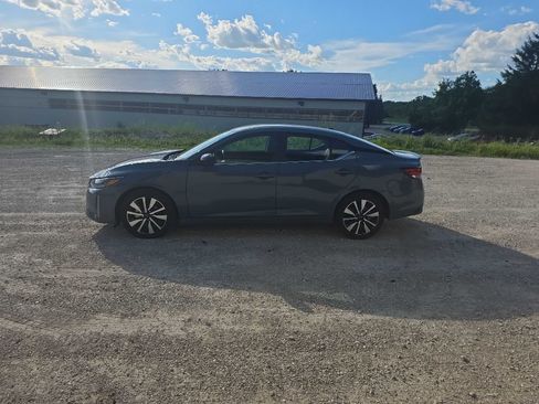 Used 2025 Nissan Sentra SR FWD image 10