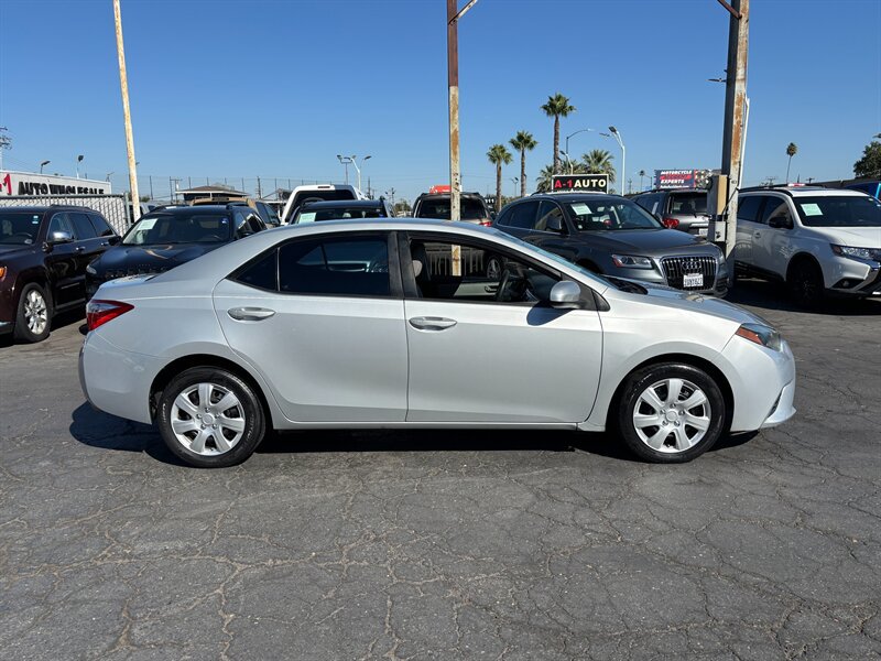 Used 2016 Toyota Corolla LE FWD image 2