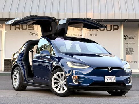 Used 2020 Tesla Model X AWD/4WD image 2