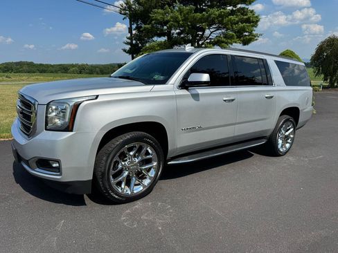 Used 2019 GMC Yukon XL SLE w/ Convenience Package AWD/4WD image 1