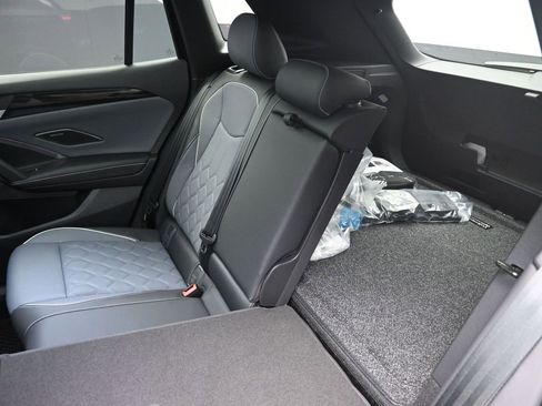 New 2026 Volkswagen Tiguan SEL R-Line image 22