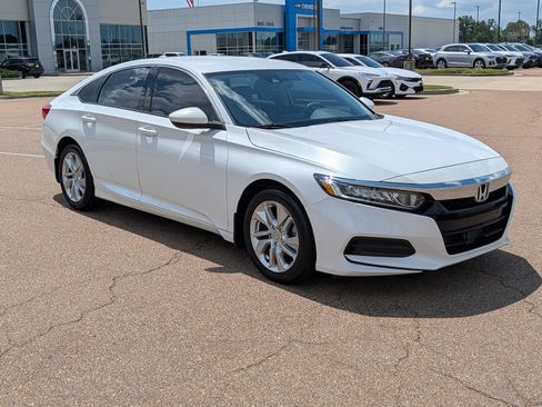 Used 2018 Honda Accord LX image 7