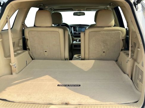 Used 2016 Toyota Highlander XLE AWD/4WD image 18