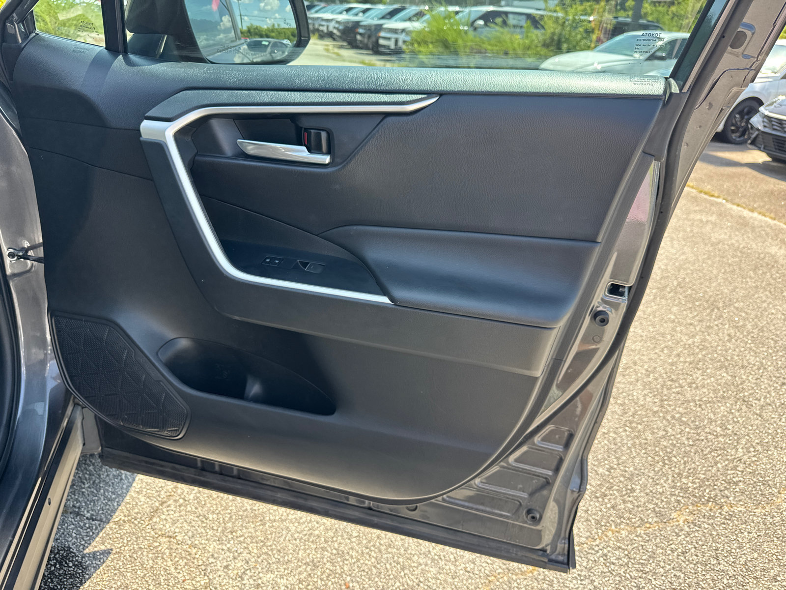 Used 2022 Toyota RAV4 XLE Premium FWD image 14