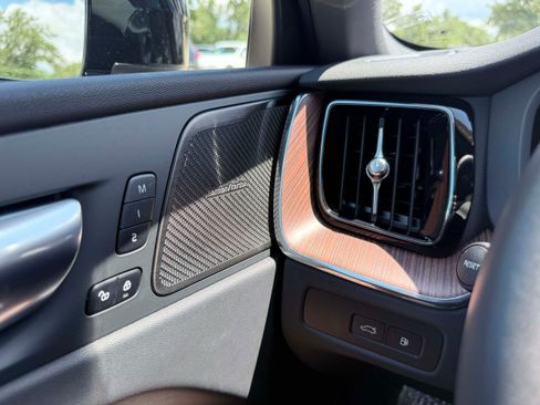 Certified 2024 Volvo XC60 T8 Plus w/ Climate Package AWD/4WD image 19