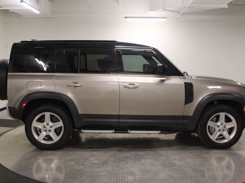 Used 2023 Land Rover Defender 110 SE image 12