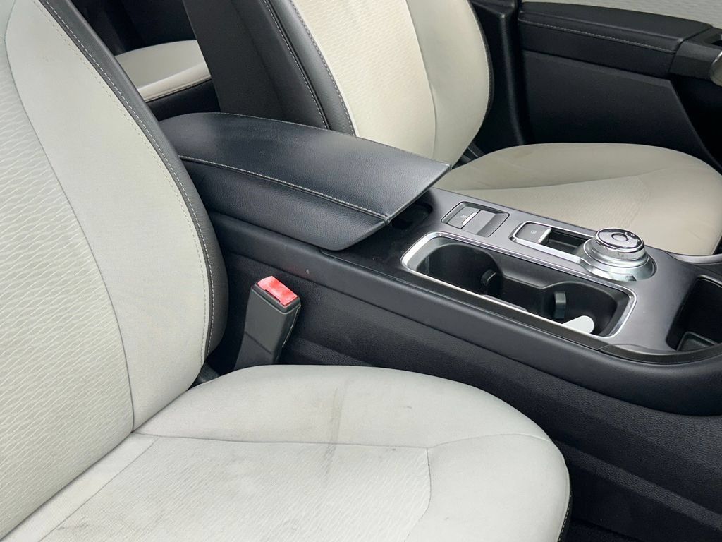 Used 2019 Ford Fusion SE w/ Equipment Group 151A FWD image 13