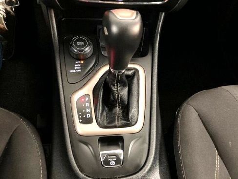 Used 2017 Jeep Cherokee Latitude w/ Cold Weather Group image 24