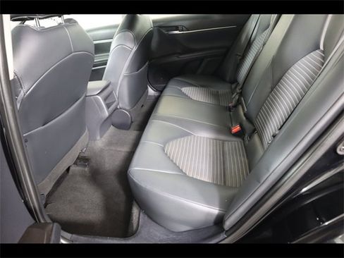 Used 2021 Toyota Camry SE image 16