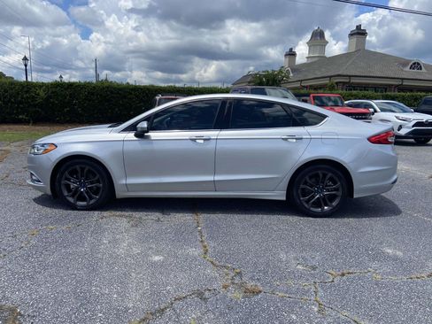 Used 2018 Ford Fusion SE w/ Equipment Group 201A FWD image 6